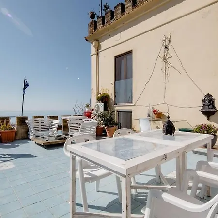 Charming House 4*