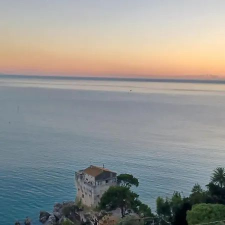 Charming House Bed & Breakfast 4*