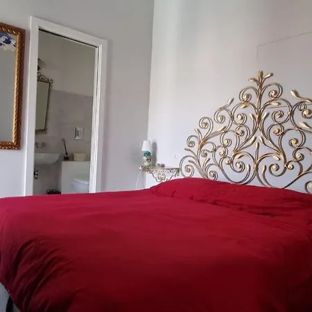 Charming House Bed & Breakfast 4*