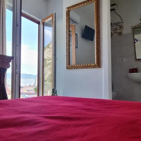 Charming House Bed & Breakfast Salerno