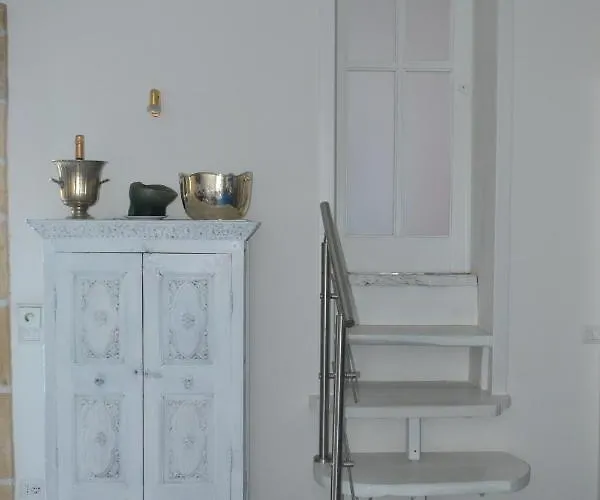 Charming House 4*