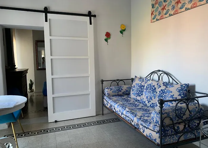 Charming House Bed & Breakfast Salerno