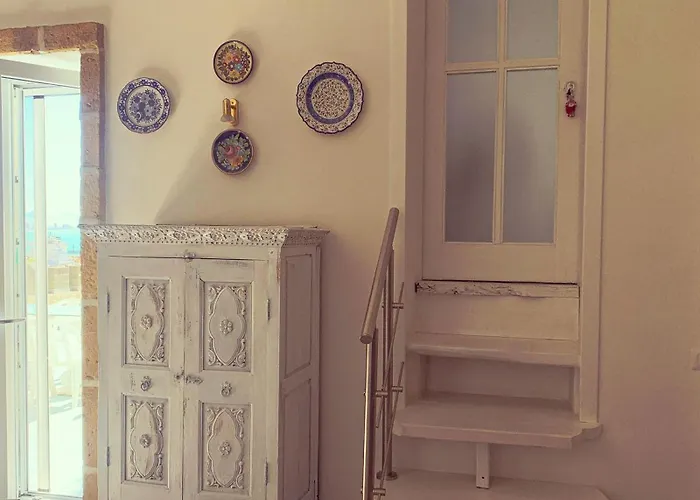 Charming House Bed & Breakfast 4*