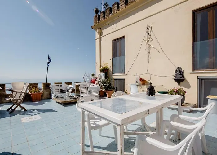 Charming House 4*