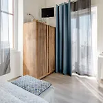 Charming House 4*