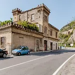 Charming House 4* Salerno