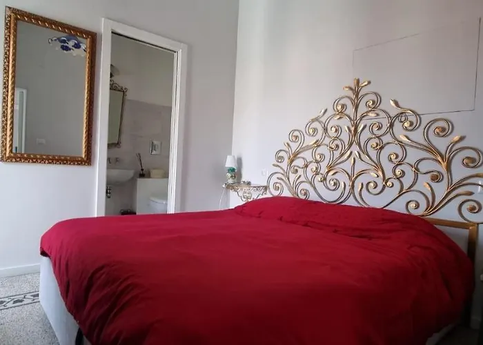 Charming House Bed & Breakfast 4*